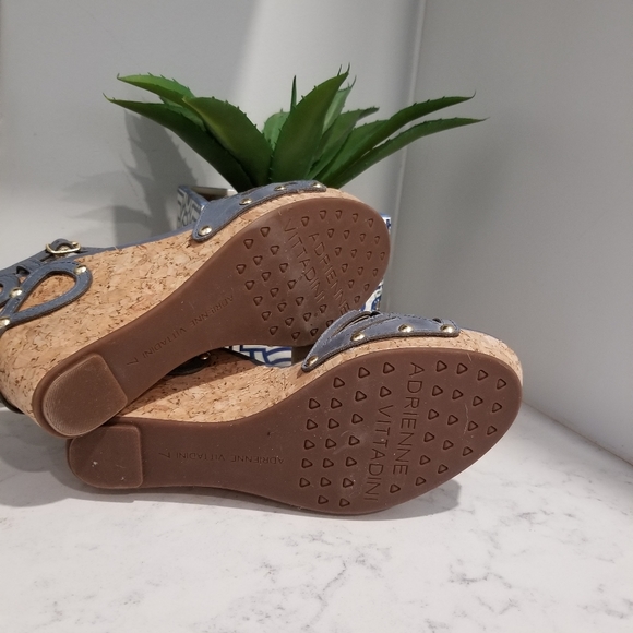 ADRIENNE VITTADINI LEATHER WEDGE LEATHER SANDALS. - Picture 6 of 7